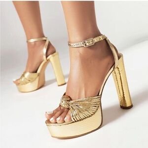 GOLD HIGH HEEL SANDALS size US5
